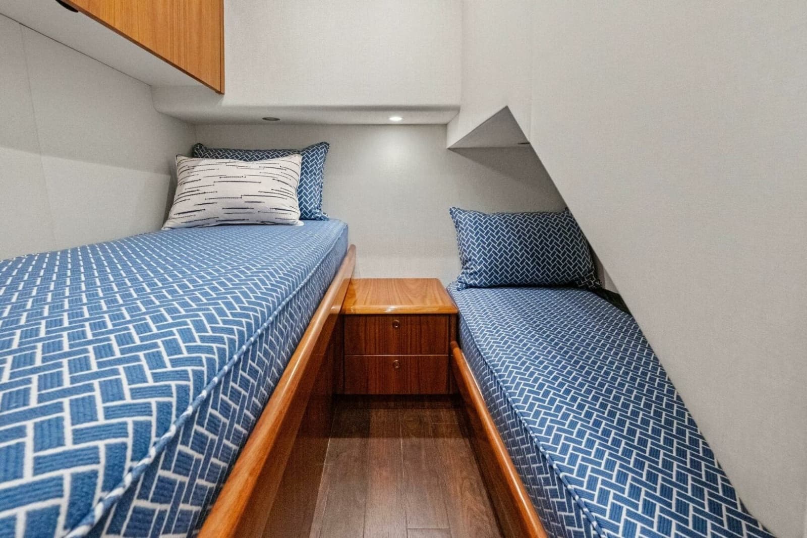 2025 Viking 58 Convertible - Photo 27