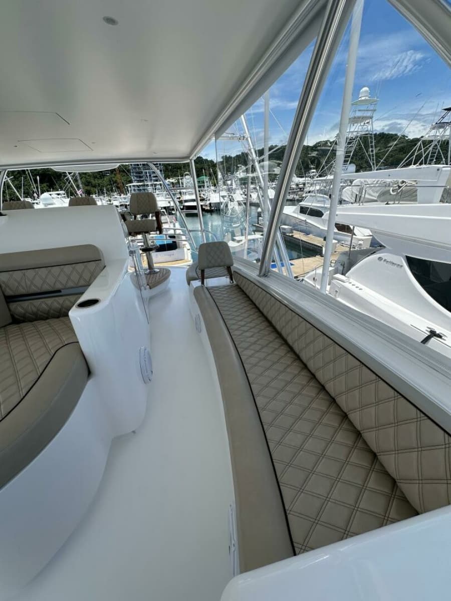 2025 Viking 82 Convertible - Photo 52