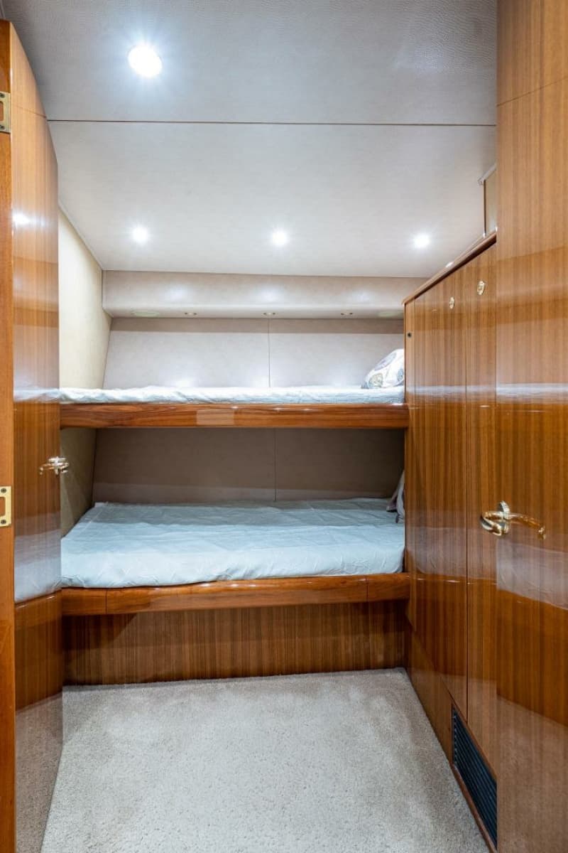 2005 Viking 74 Convertible - Photo 24