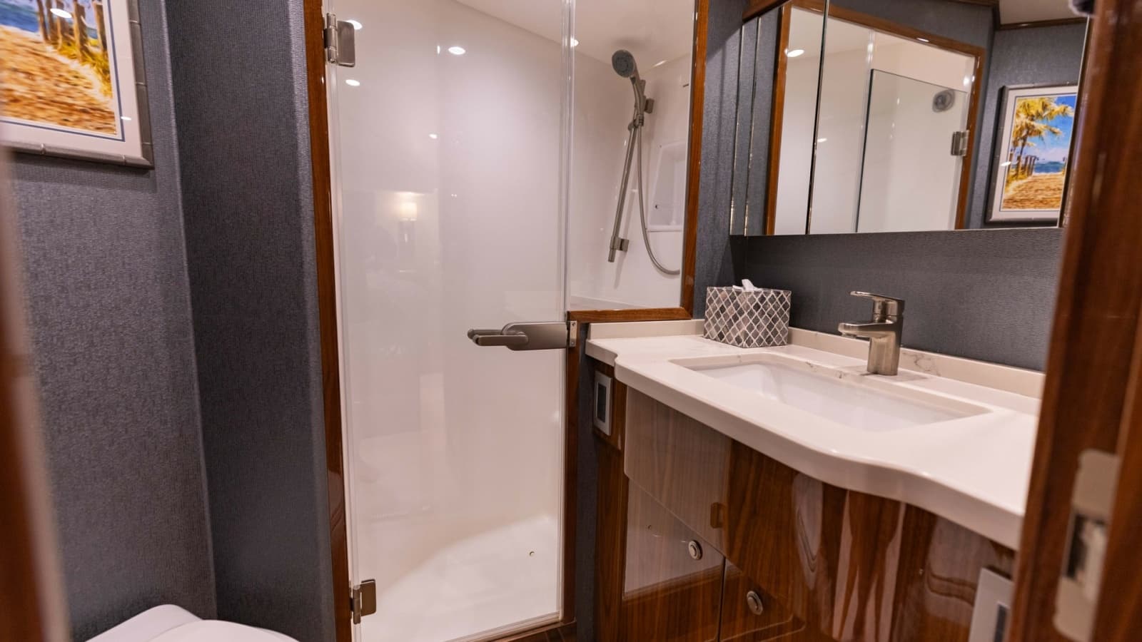 2019 Viking 68 Convertible - Photo 18