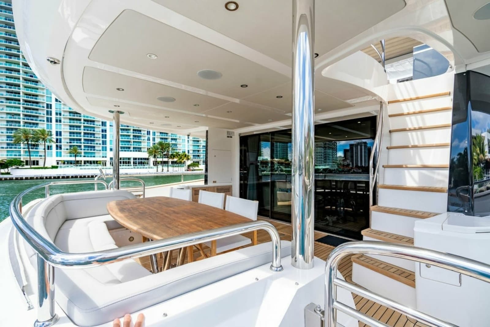 2019 Sunseeker 95 Motor Yacht - Photo 9