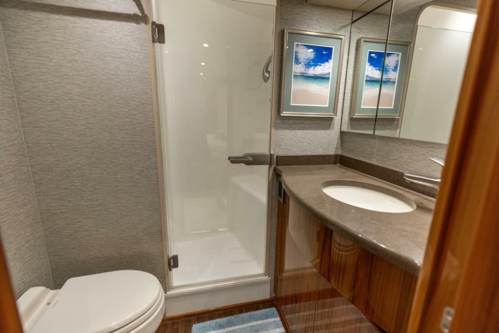 2015 Viking 62 Convertible - Photo 13
