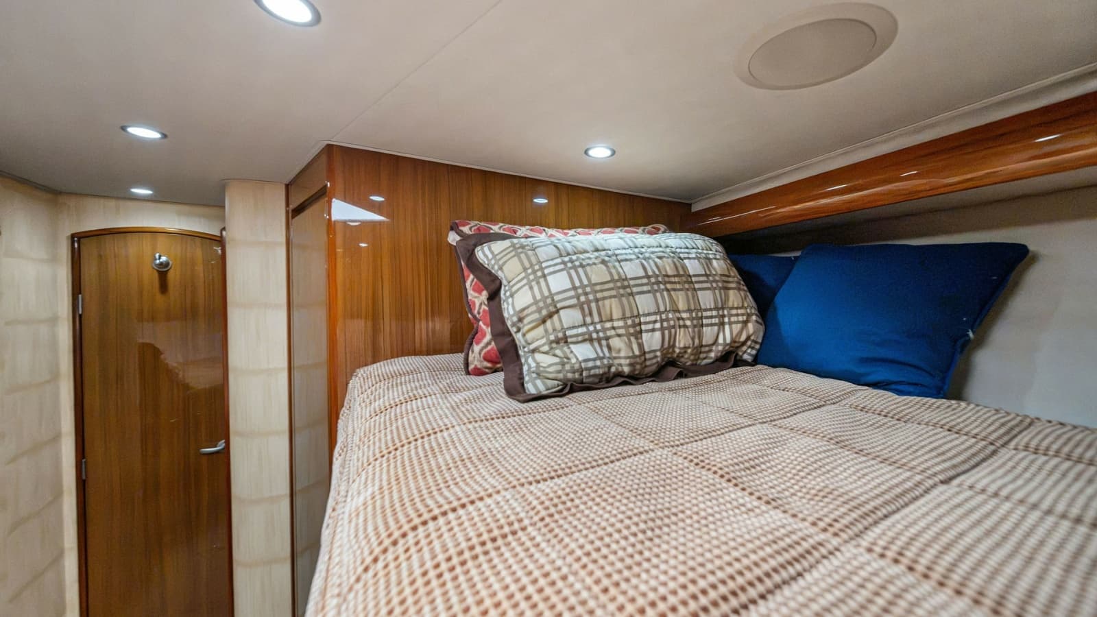 2013 Viking 55 Convertible - Photo 24