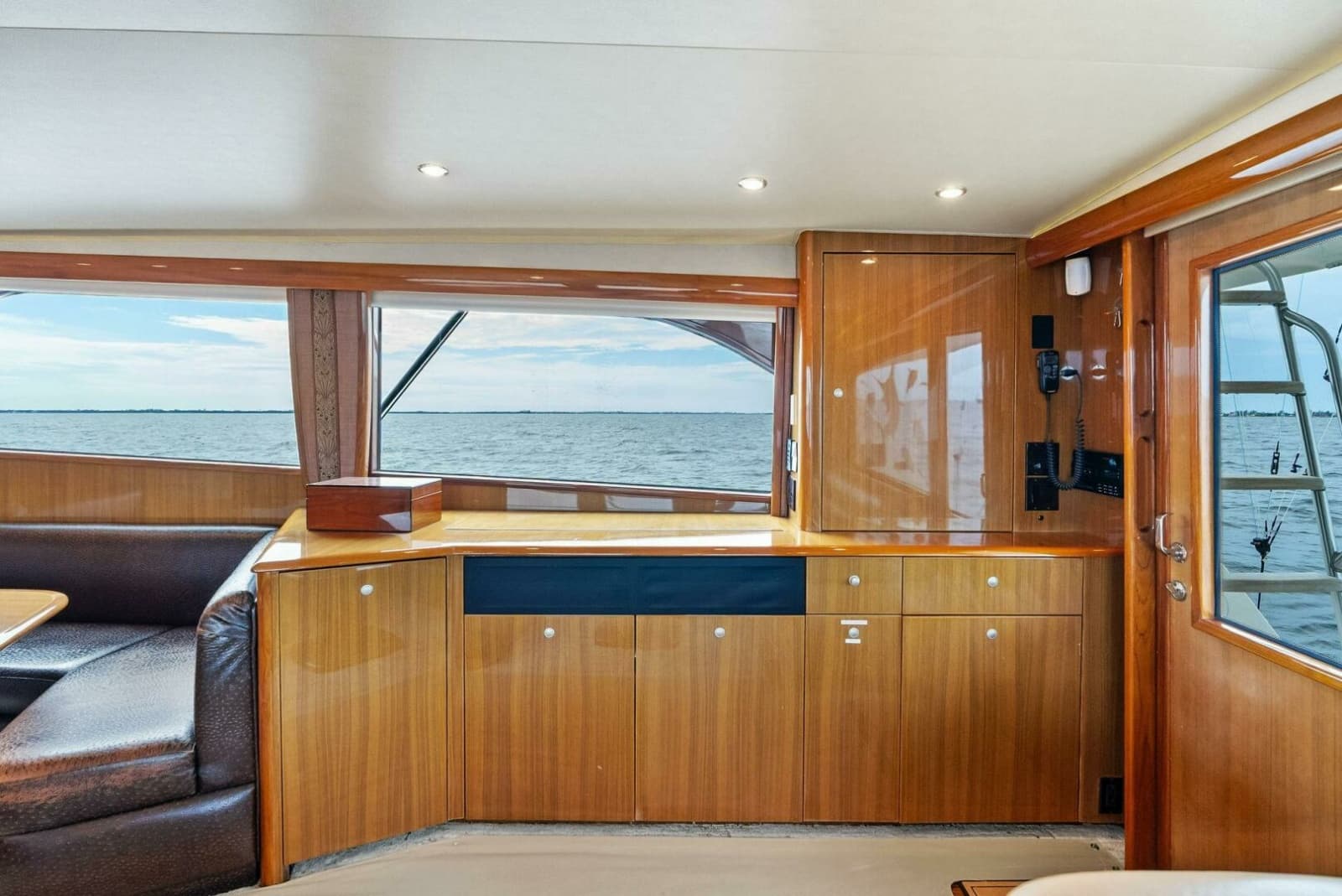 2006 Viking 61 Convertible - Photo 16