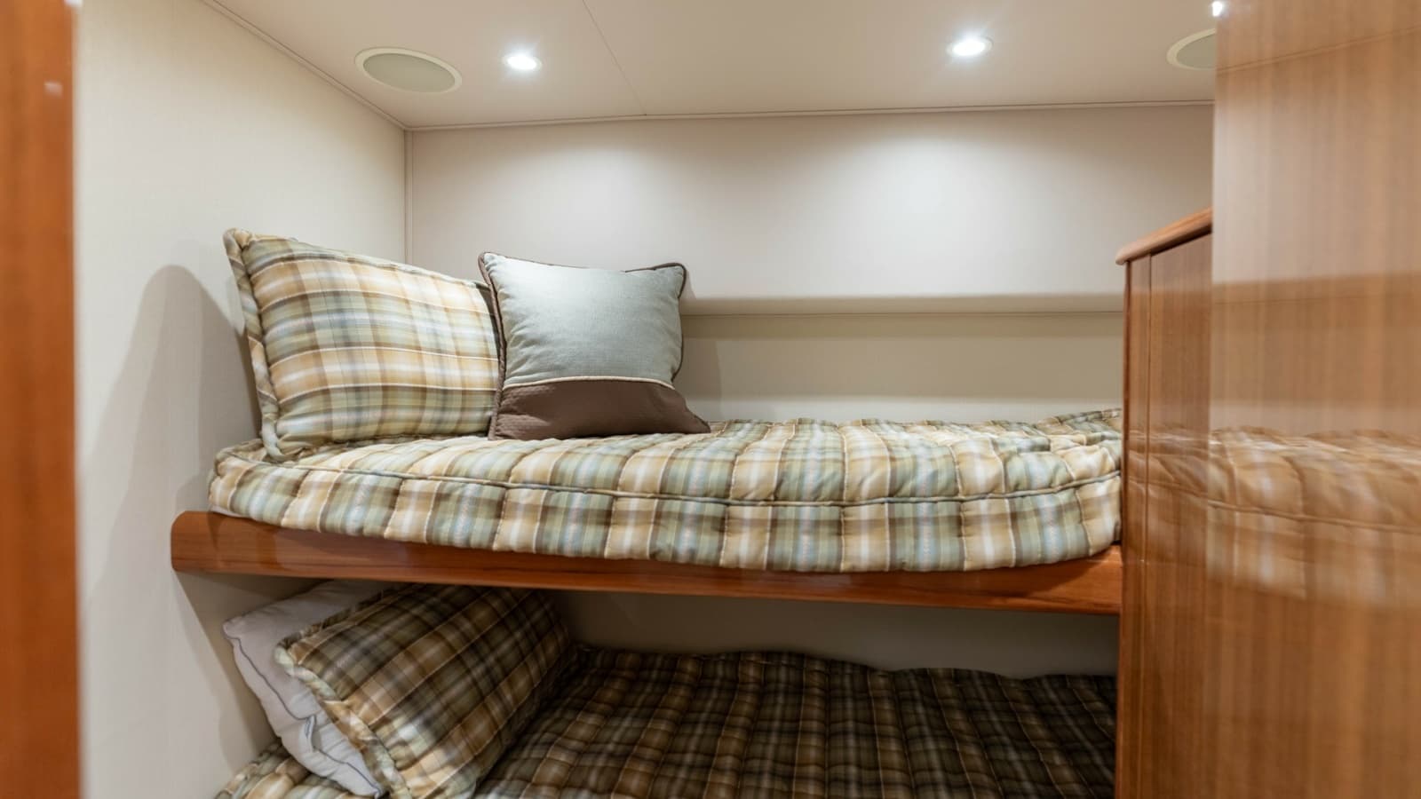 2007 Viking 45 Convertible - Photo 29