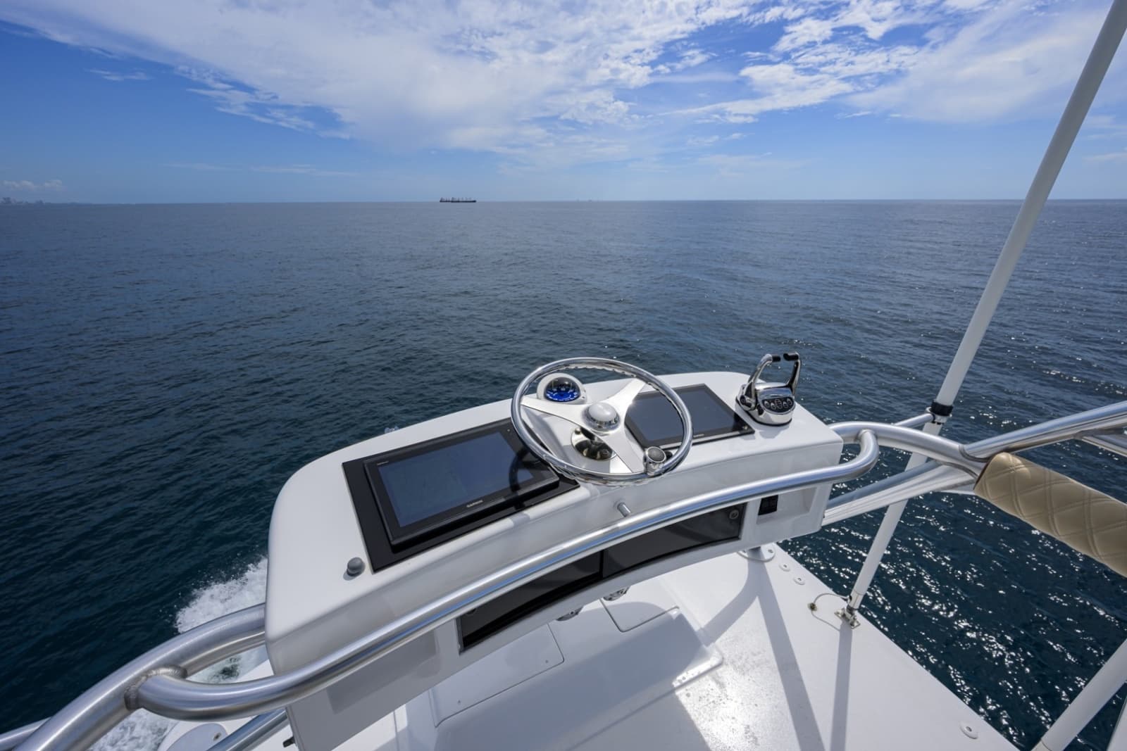 2002 Viking 61 Convertible - Photo 29