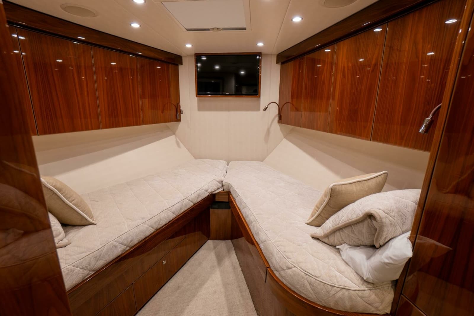 2021 Viking 72 Enclosed Bridge - Photo 24