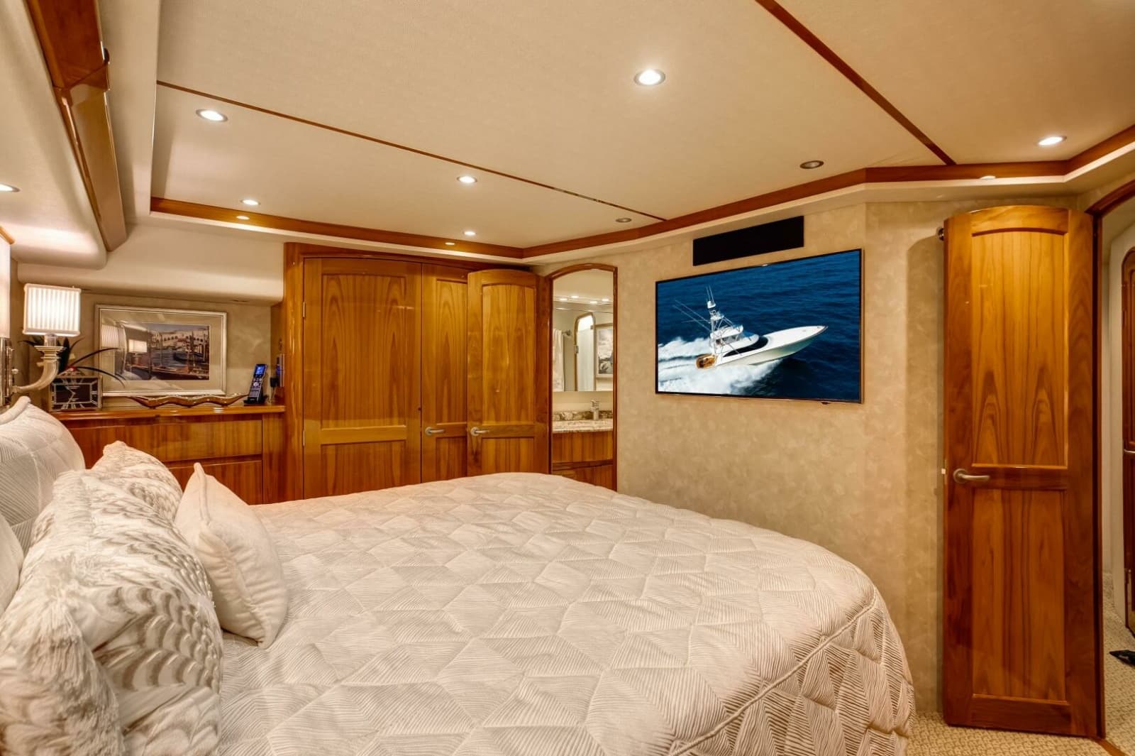 2015 Viking 70 Convertible - Photo 7