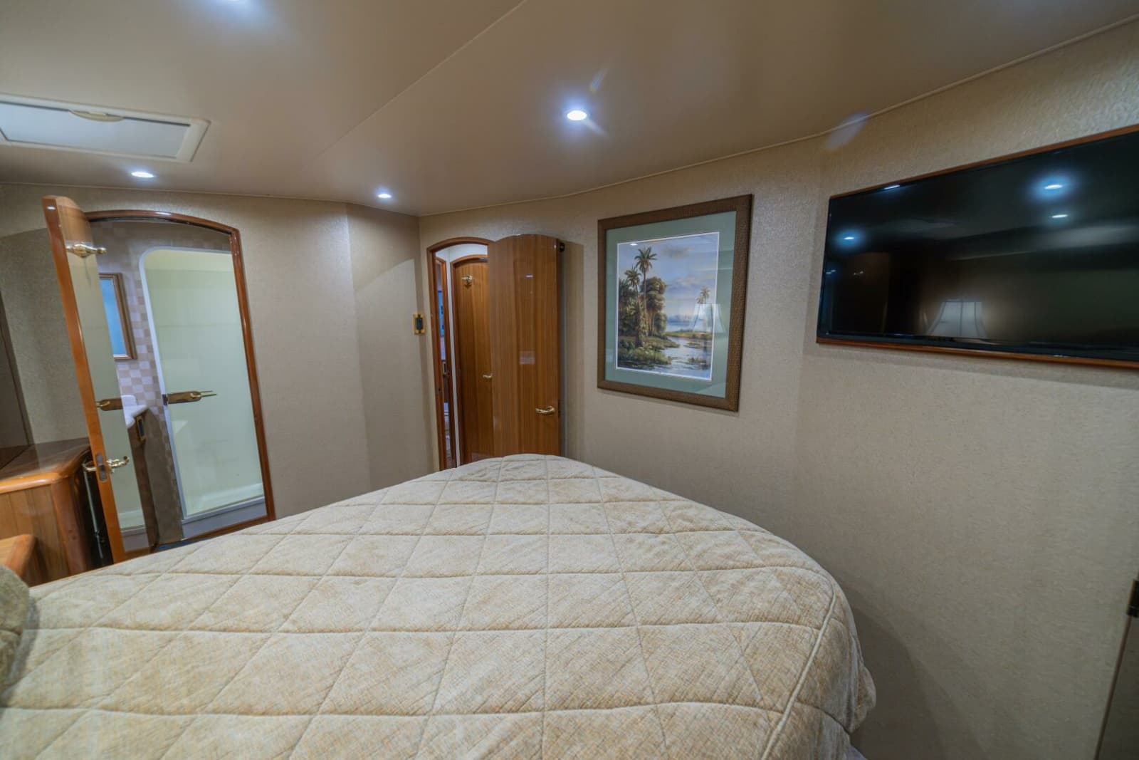 2006 Viking 56 Convertible - Photo 63