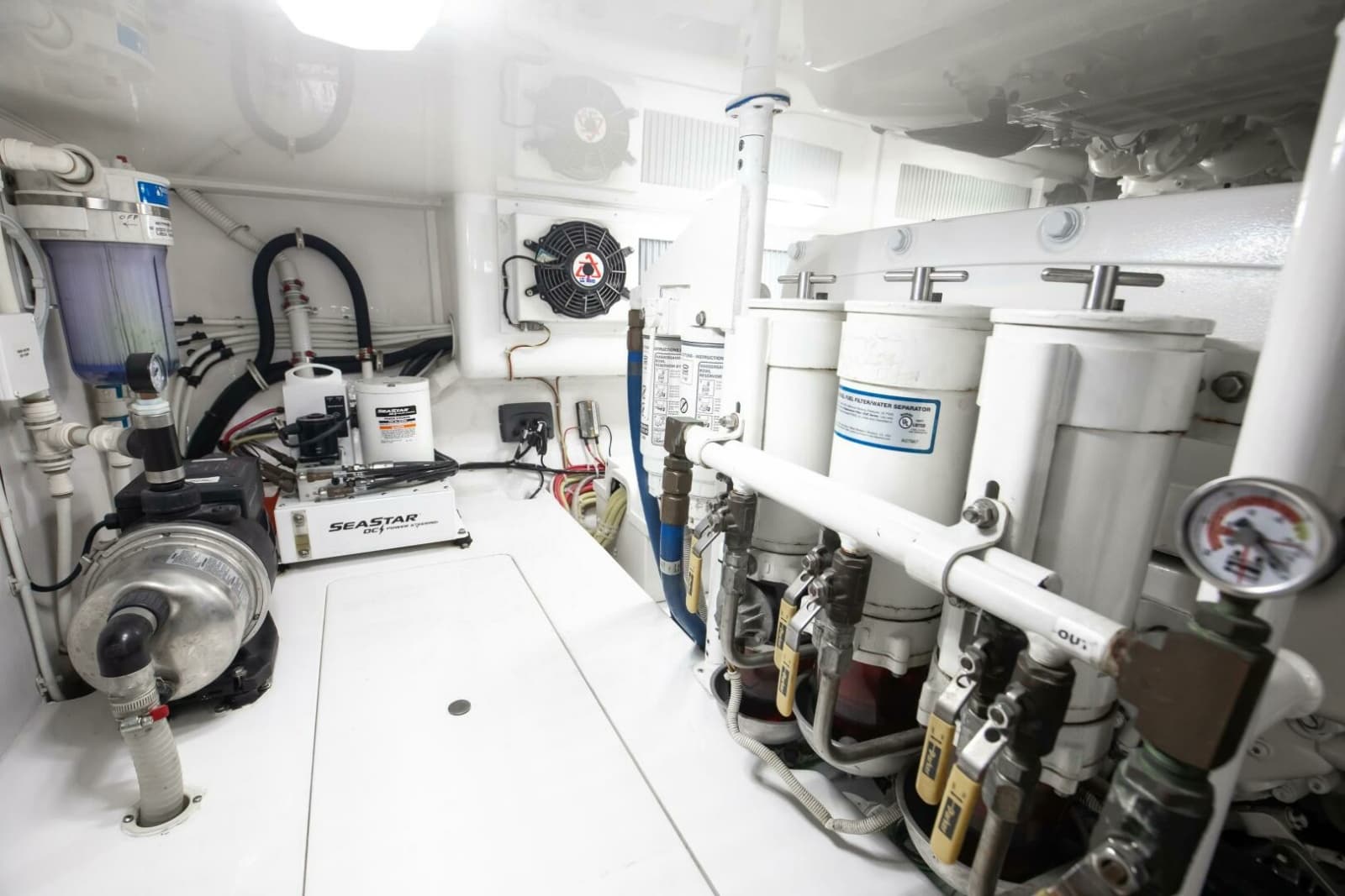 2018 Viking 48 Convertible - Photo 35