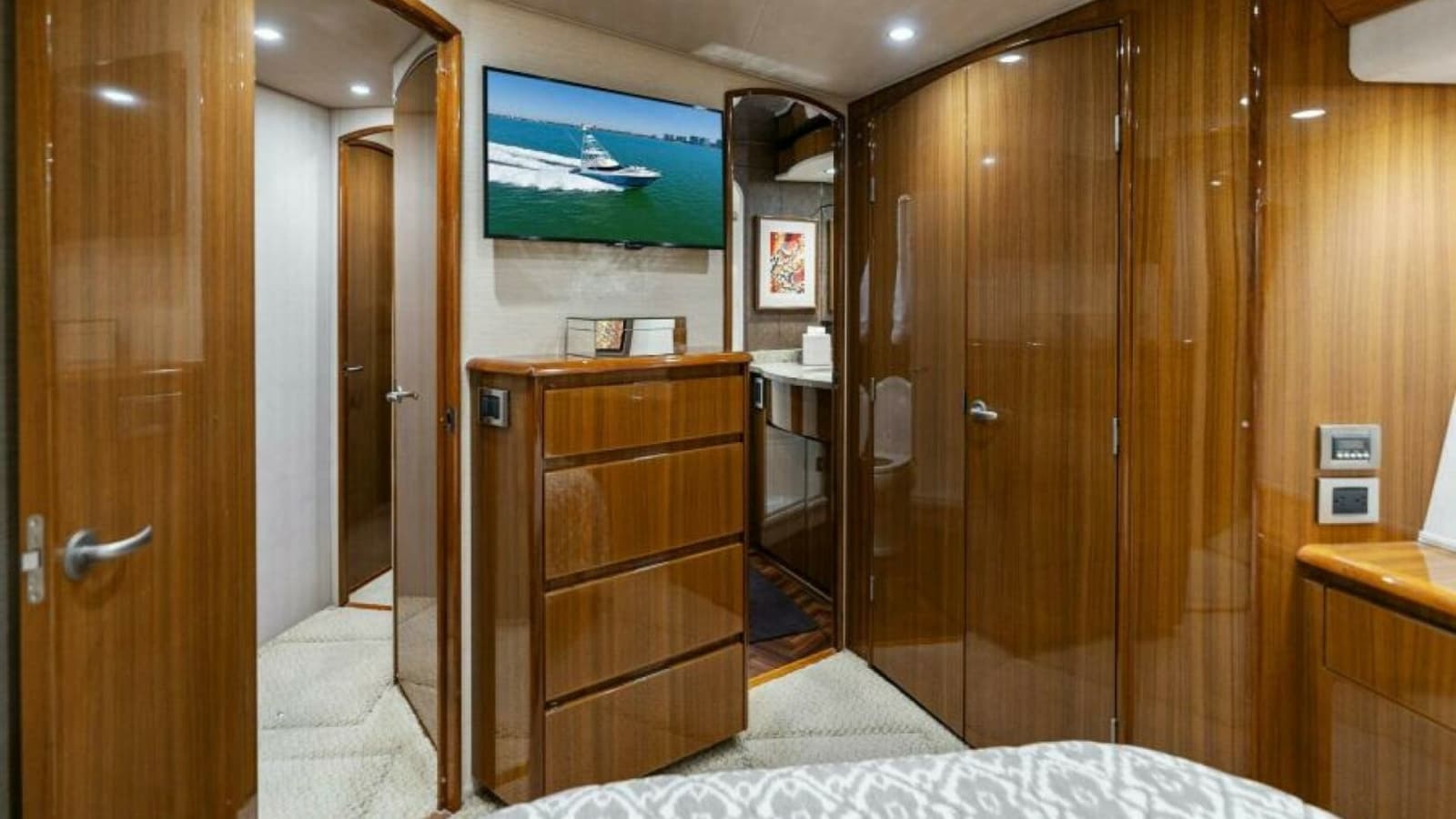 2013 Viking 55 Convertible - Photo 19