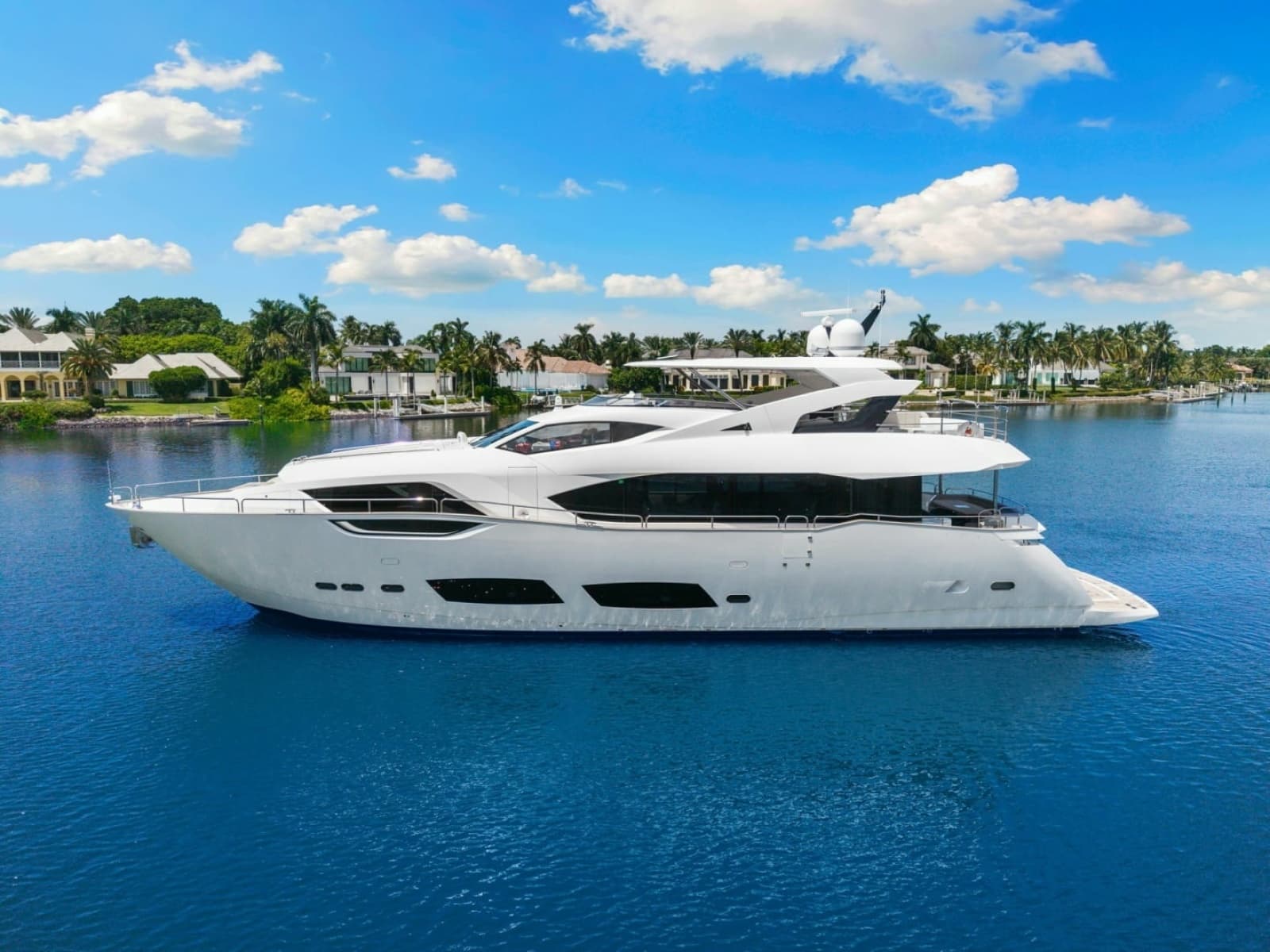 2018 Sunseeker 95 Motoryacht - Photo 1