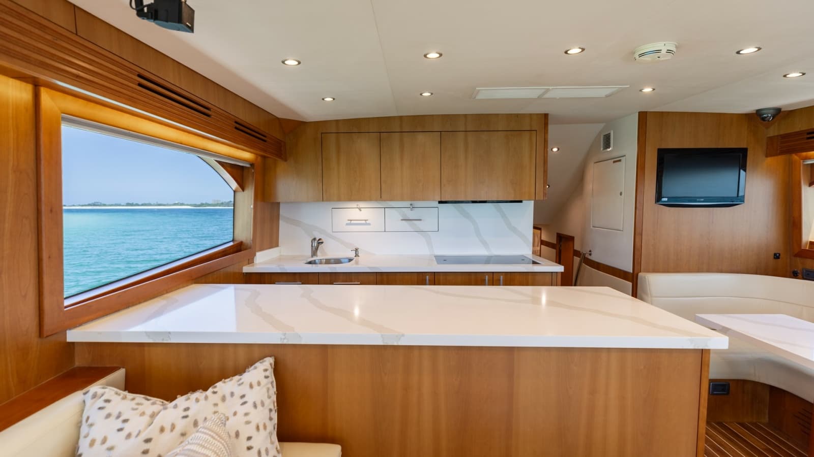 2010 Hatteras 60 GT - Photo 3