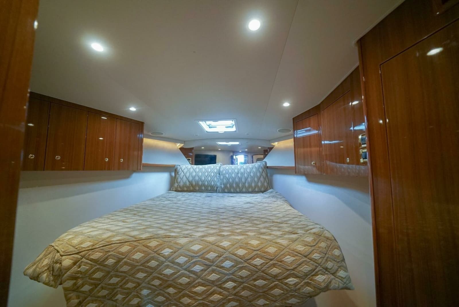 2007 Viking 45 Convertible - Photo 11