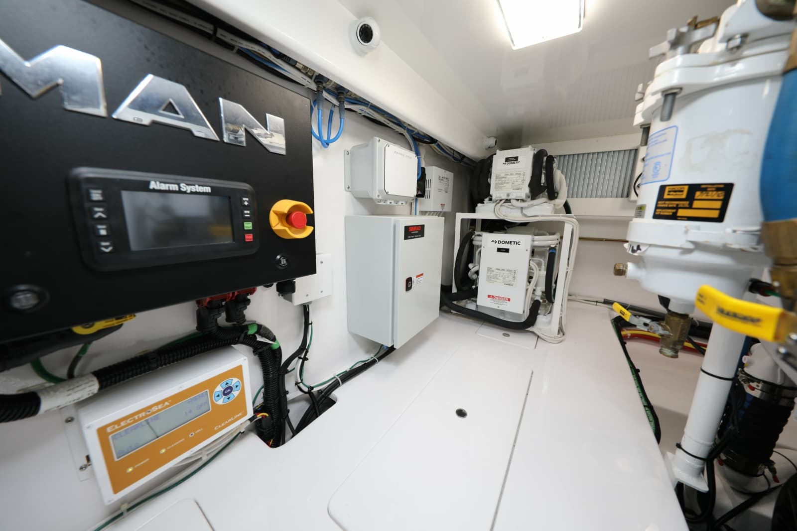 2023 Viking 54 Convertible - Photo 43