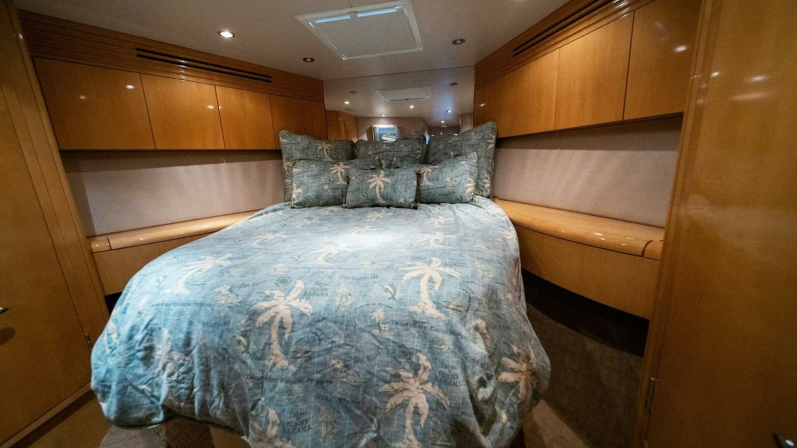 2003 Hatteras 54 Convertible - Photo 29