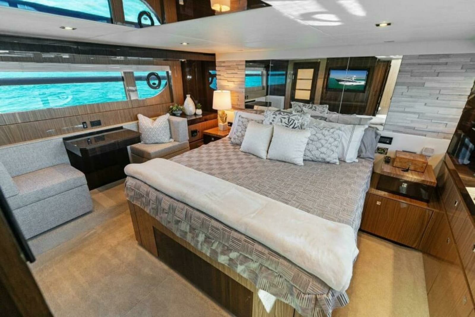 2023 Cruisers Yachts 60 Cantius Fly - Photo 18