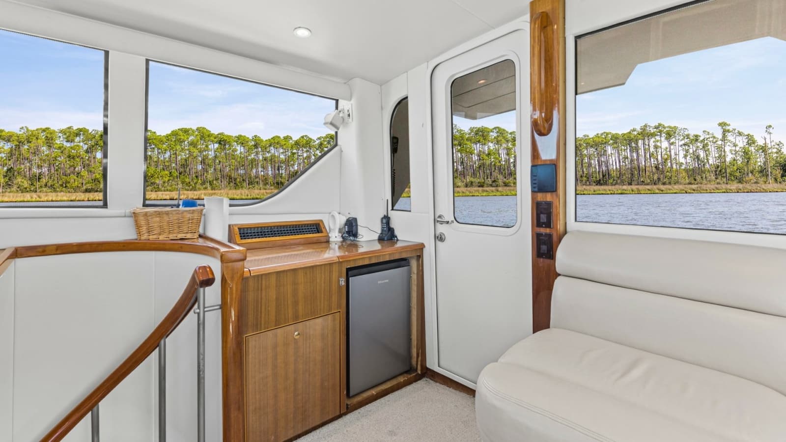 2005 Viking 61 Enclosed Bridge - Photo 29