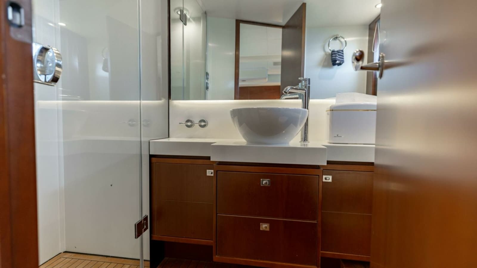 2011 Princess 64 - Photo 17