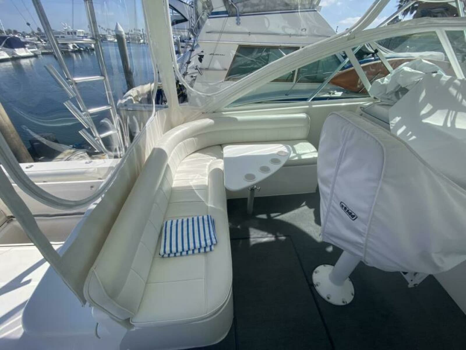 2006 Cabo 40 Express - Photo 24