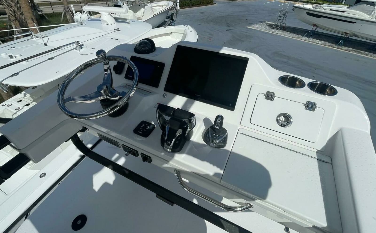 2022 Everglades 335 Center Console - Photo 21