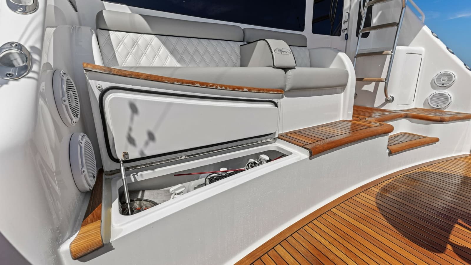 2024 Viking 54 Convertible - Photo 17