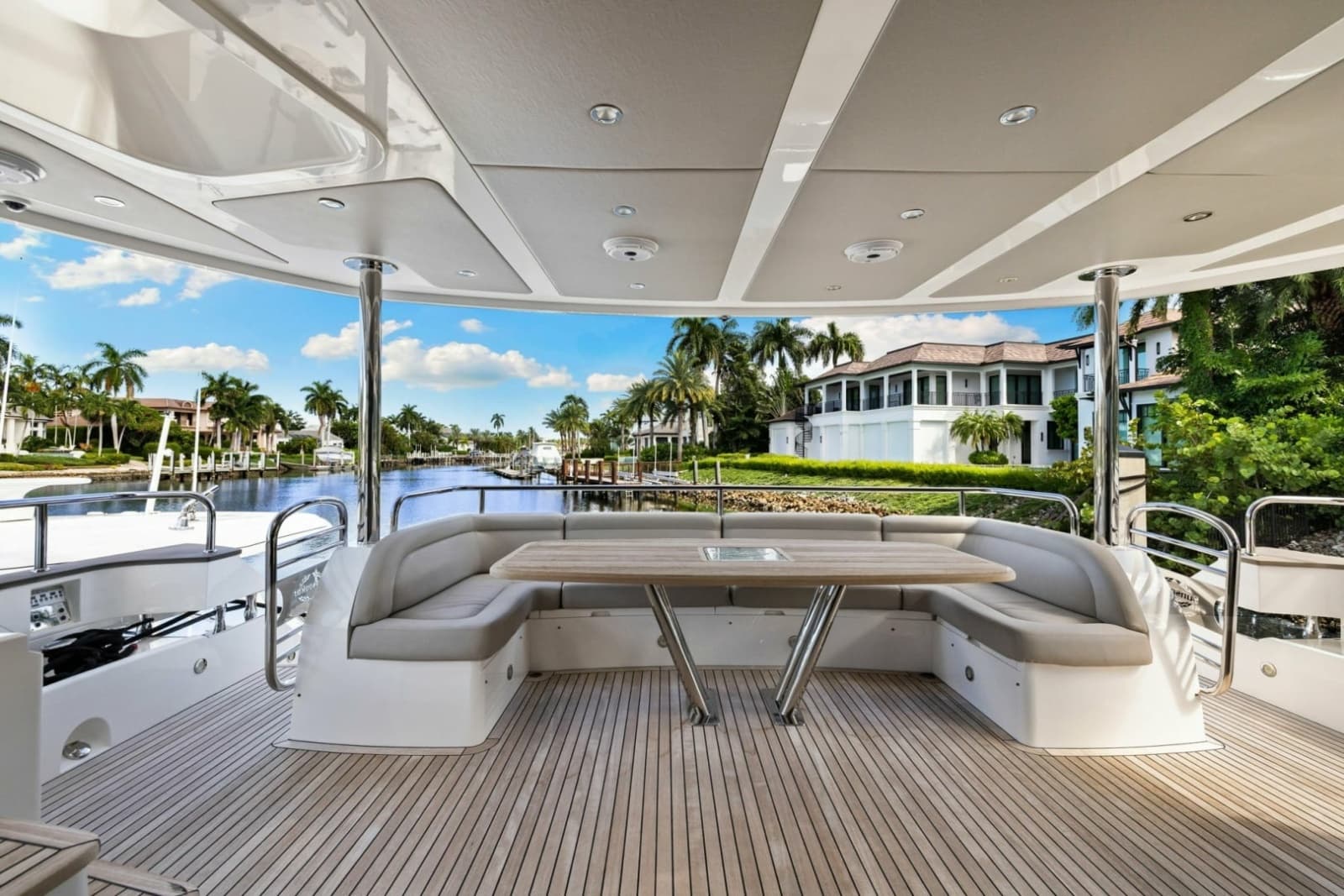 2018 Sunseeker 95 Motoryacht - Photo 35