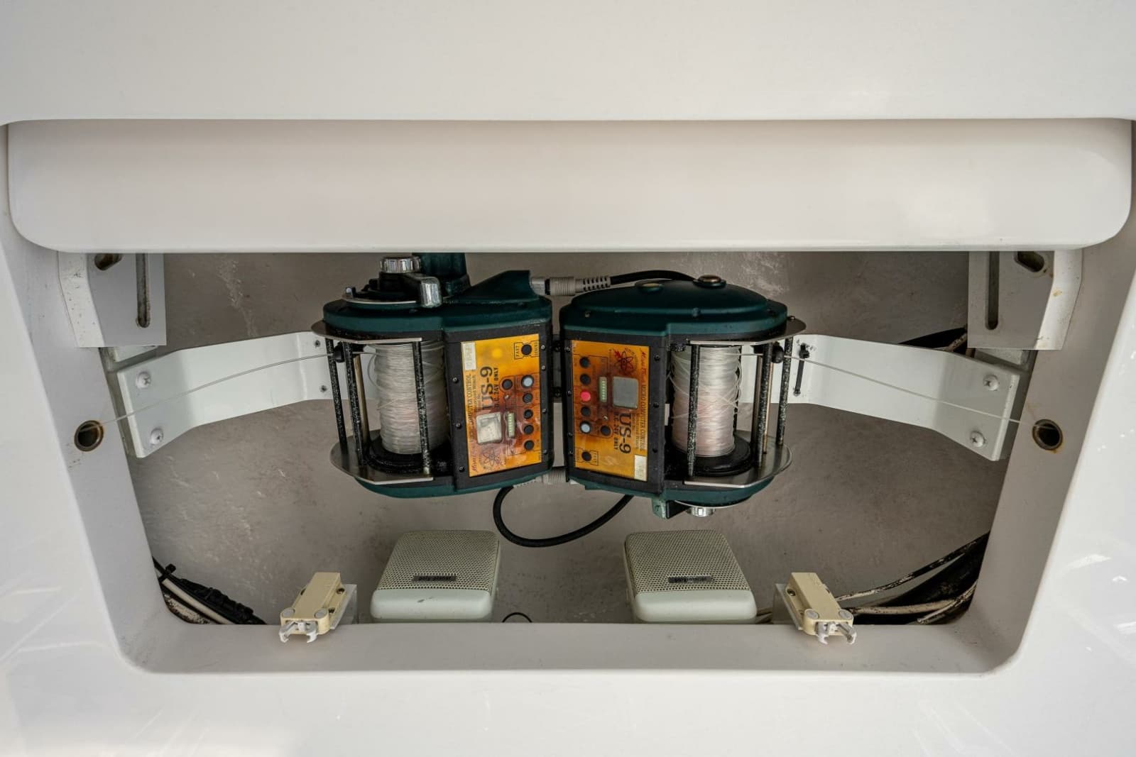 2005 Viking 74 Convertible - Photo 46