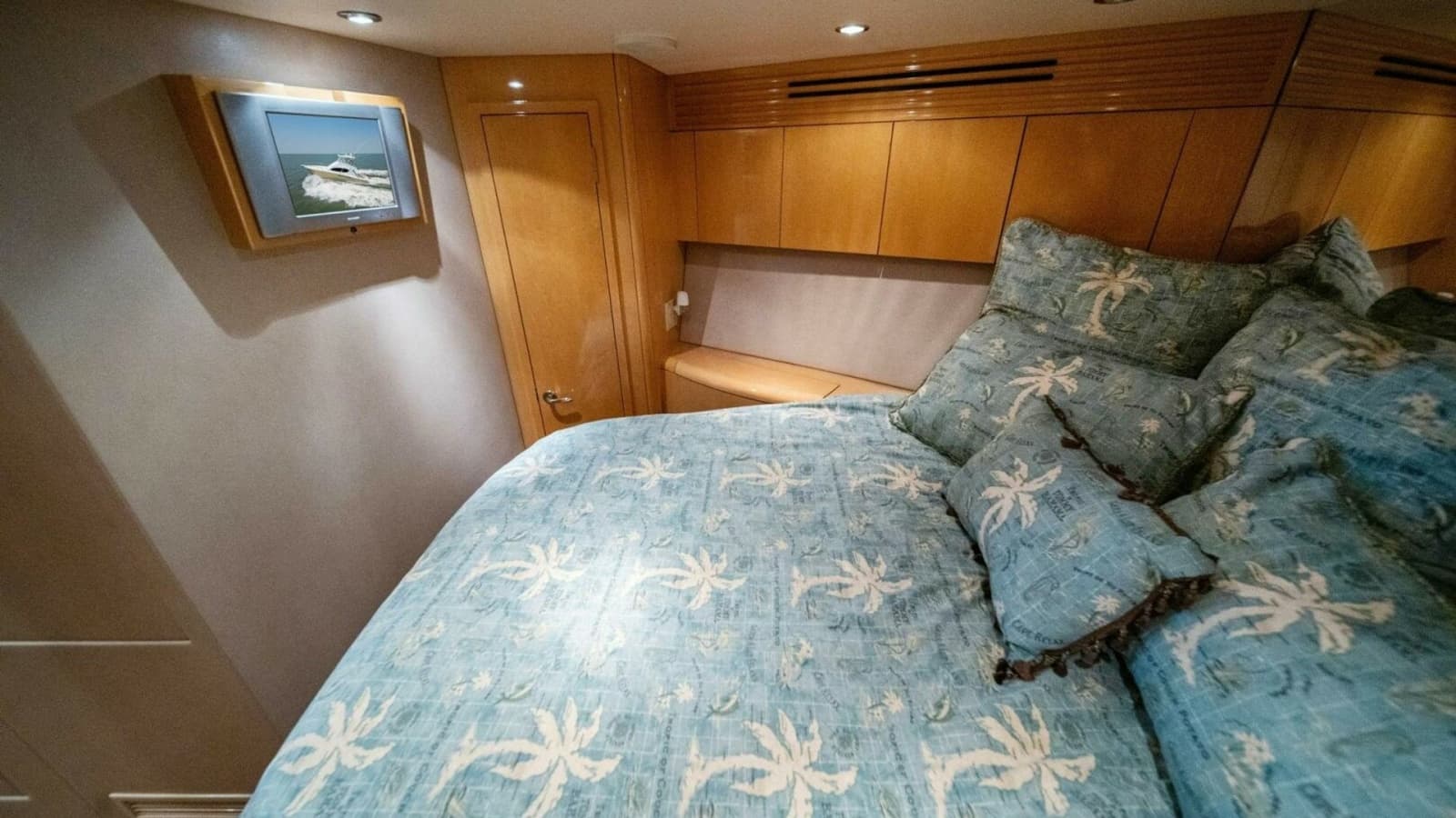 2003 Hatteras 54 Convertible - Photo 28