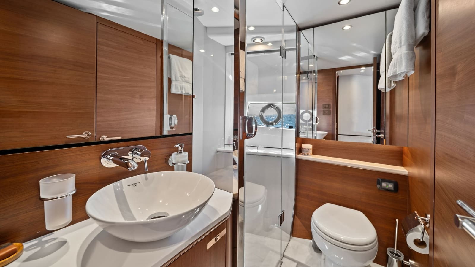 2019 Princess V65 - Photo 18
