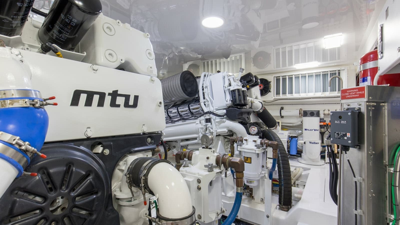 2020 Viking 68 Convertible - Photo 63