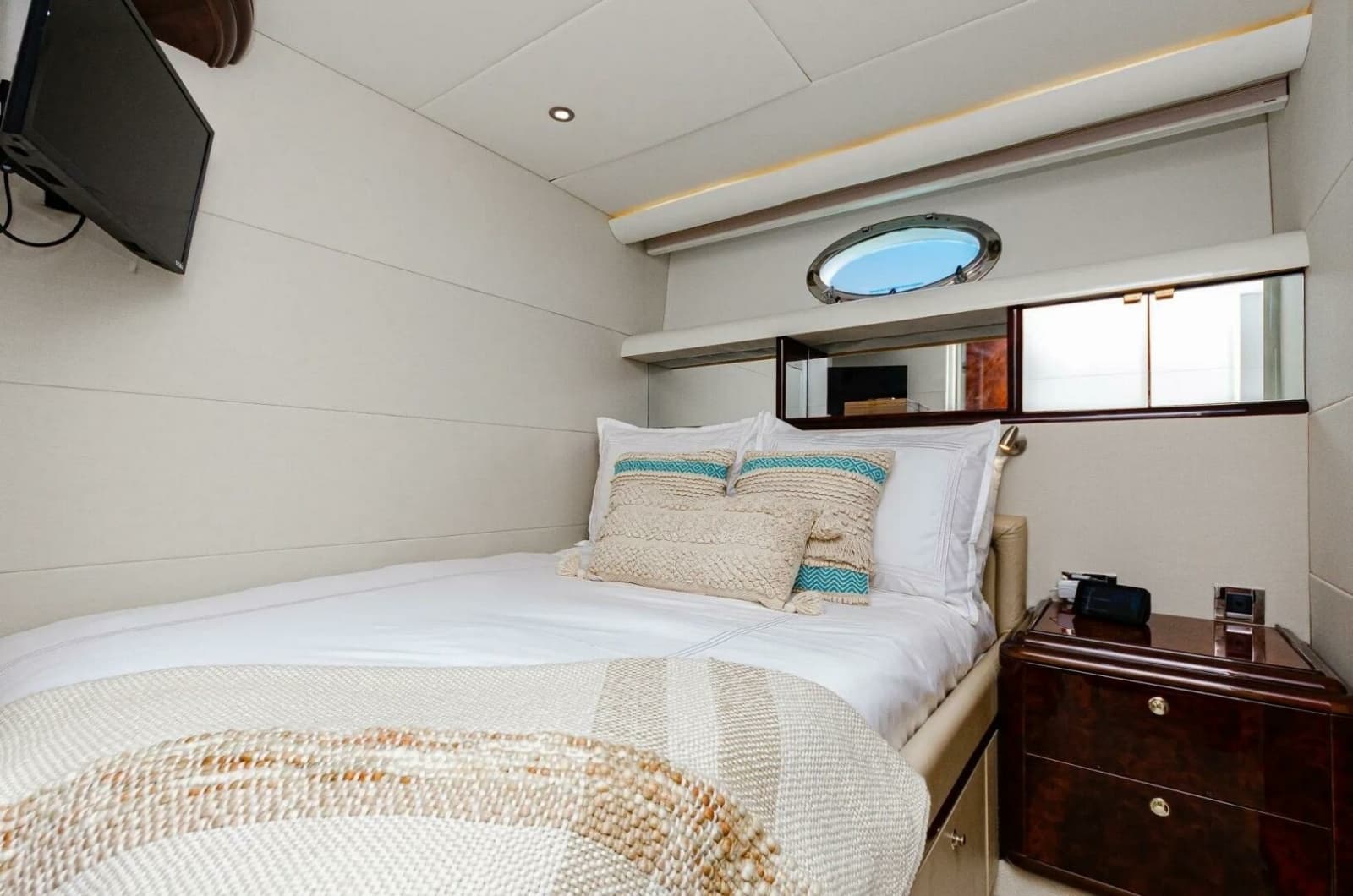 2001 Lazzara Yachts 94 Motor Yacht - Photo 79
