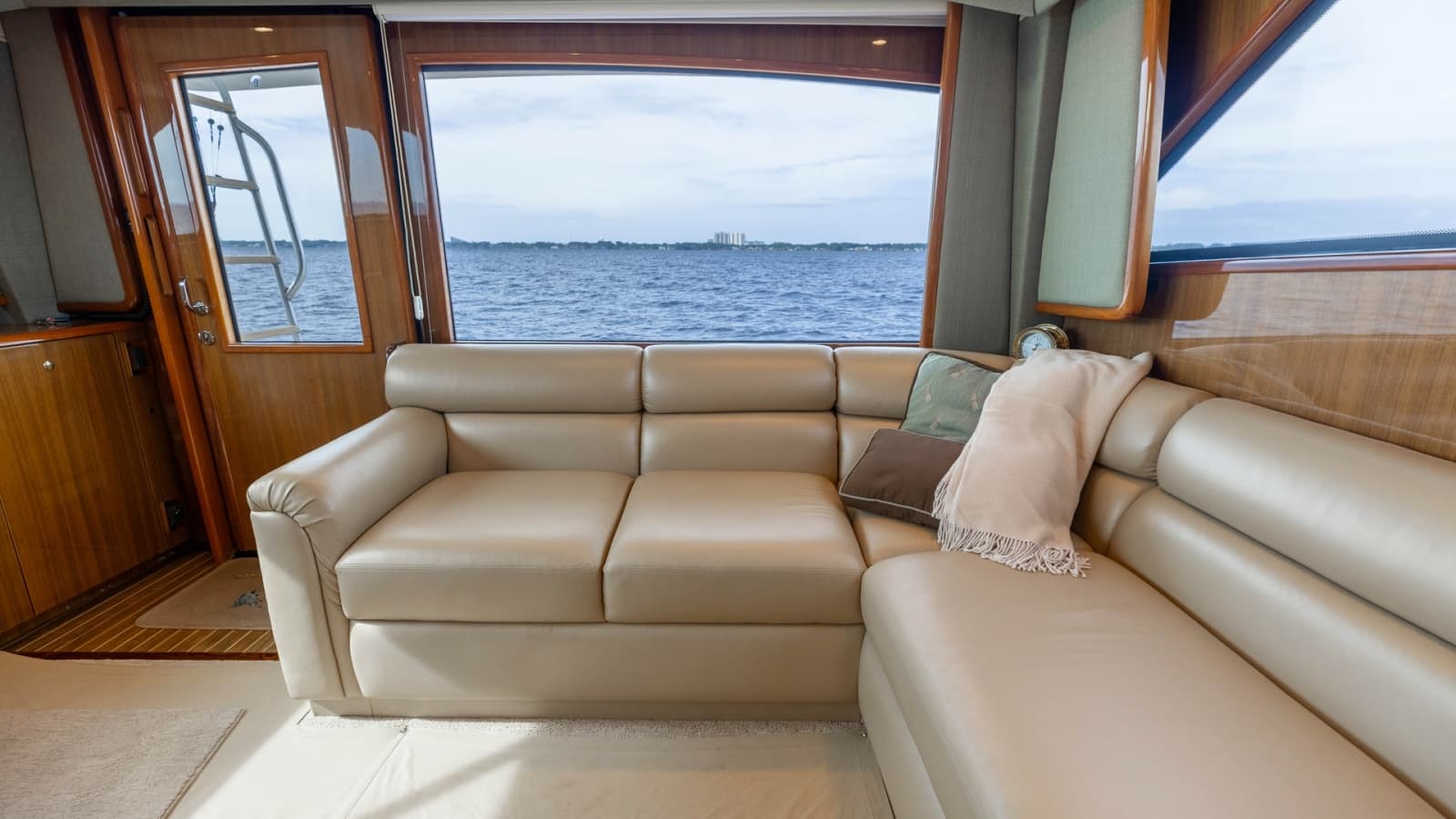 2007 Viking 45 Convertible - Photo 18