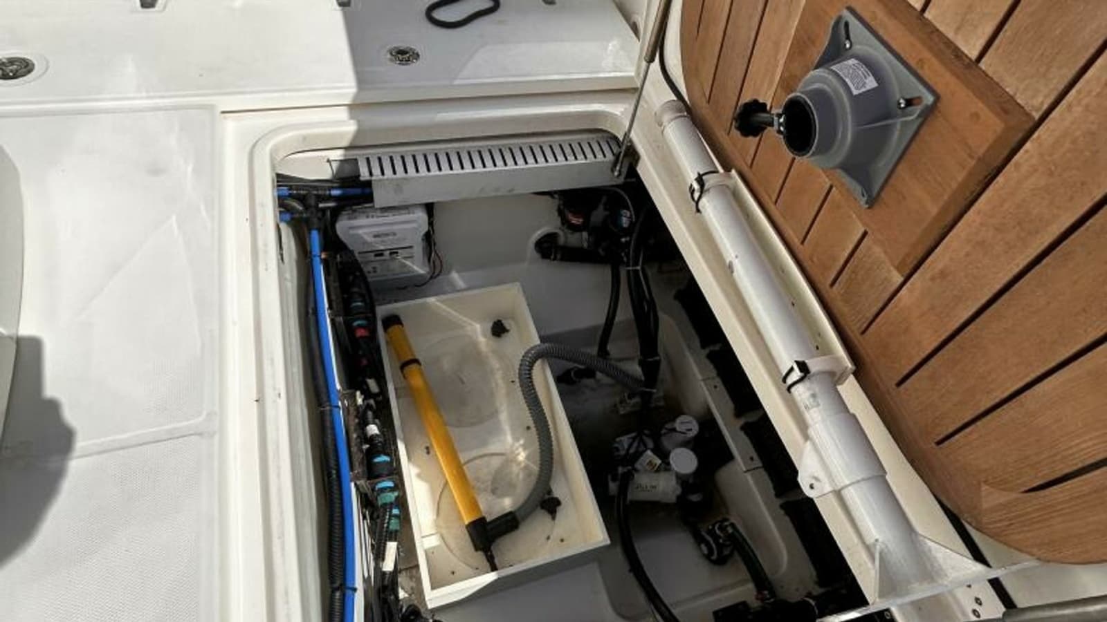 2017 Boston Whaler 330 Outrage - Photo 15