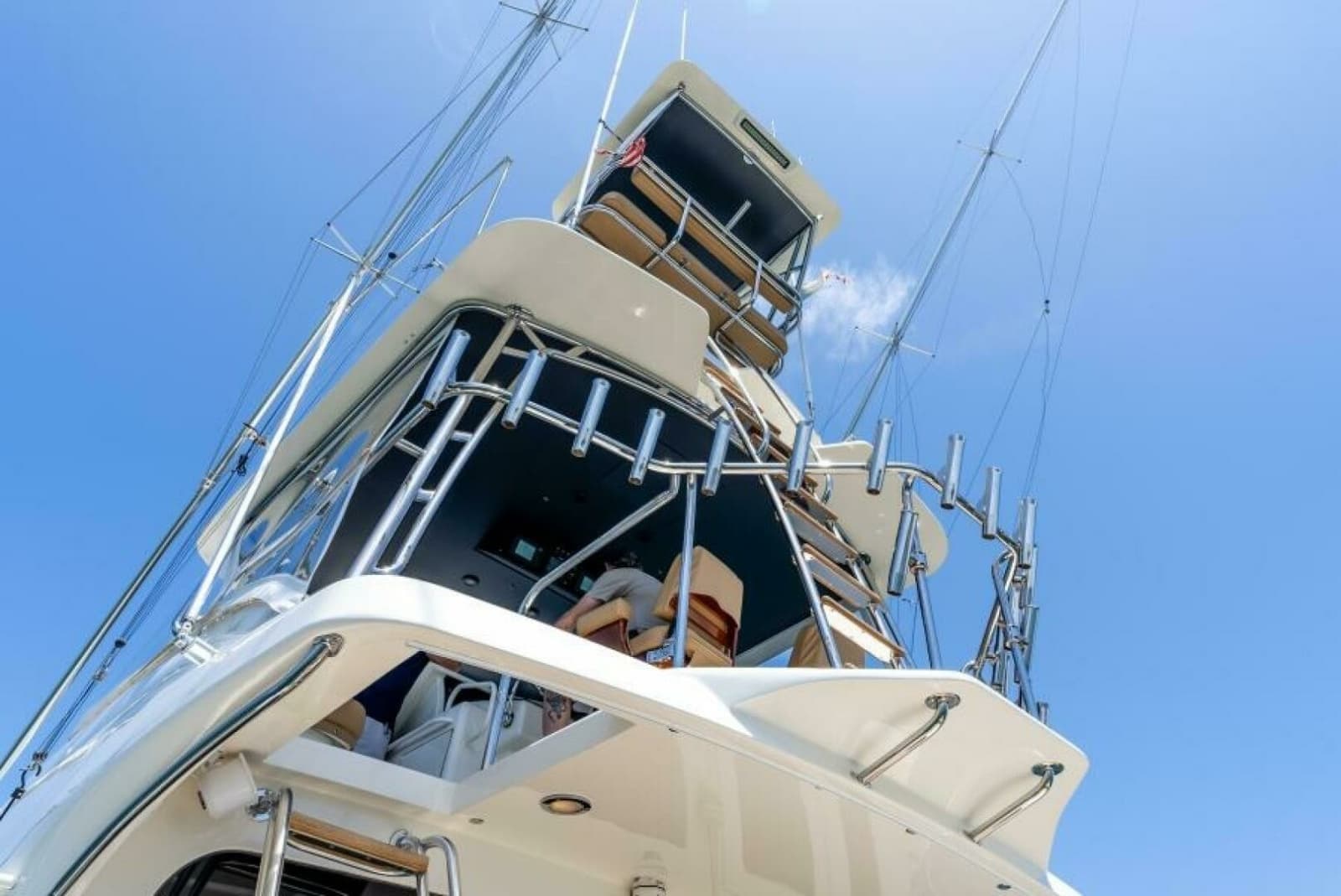 2004 Hatteras 54 Convertible - Photo 32