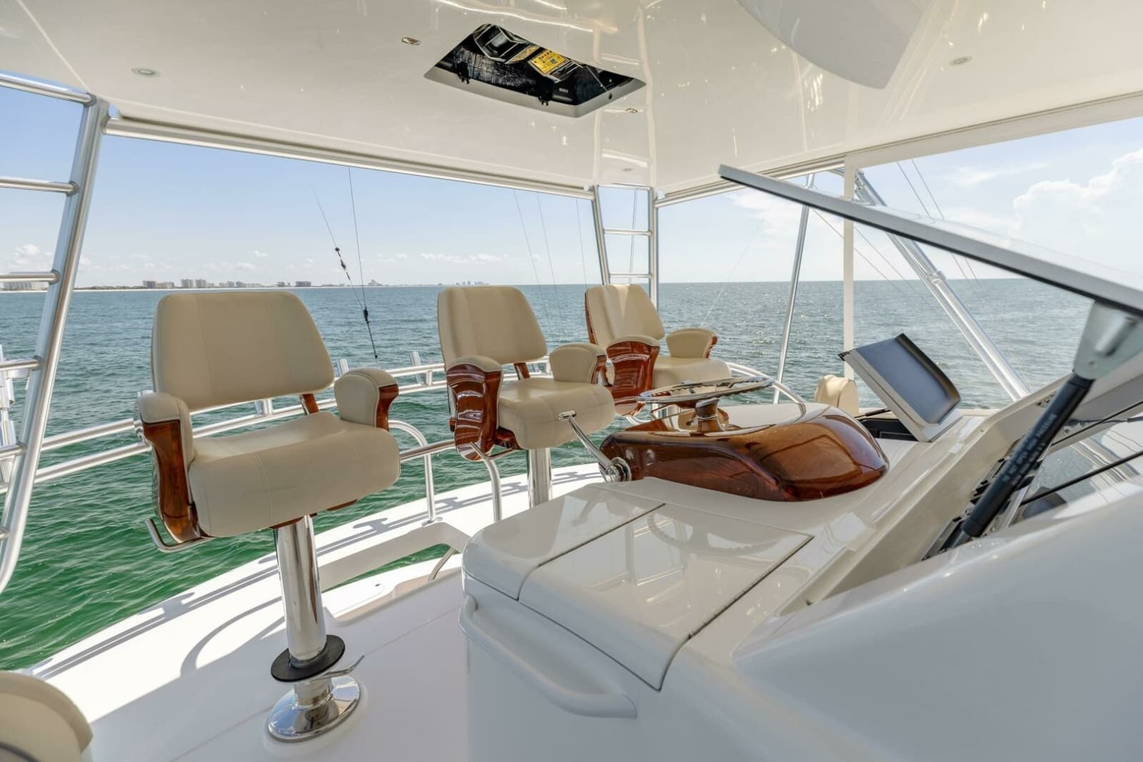 2018 Viking 62 Convertible - Photo 28