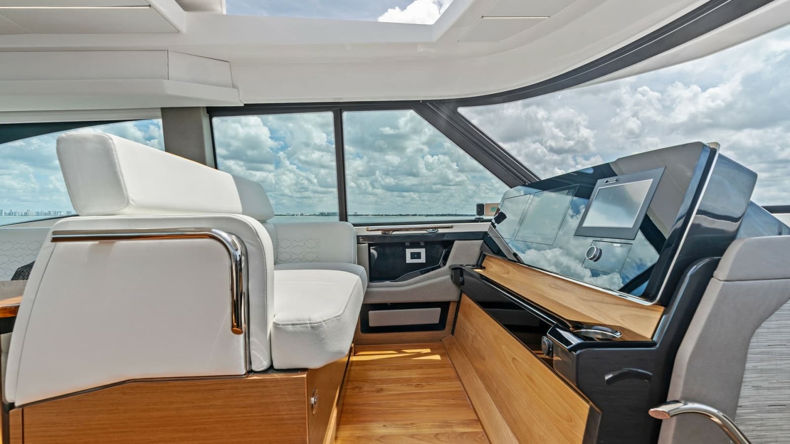 2025 Tiara Yachts 48LE - Photo 51