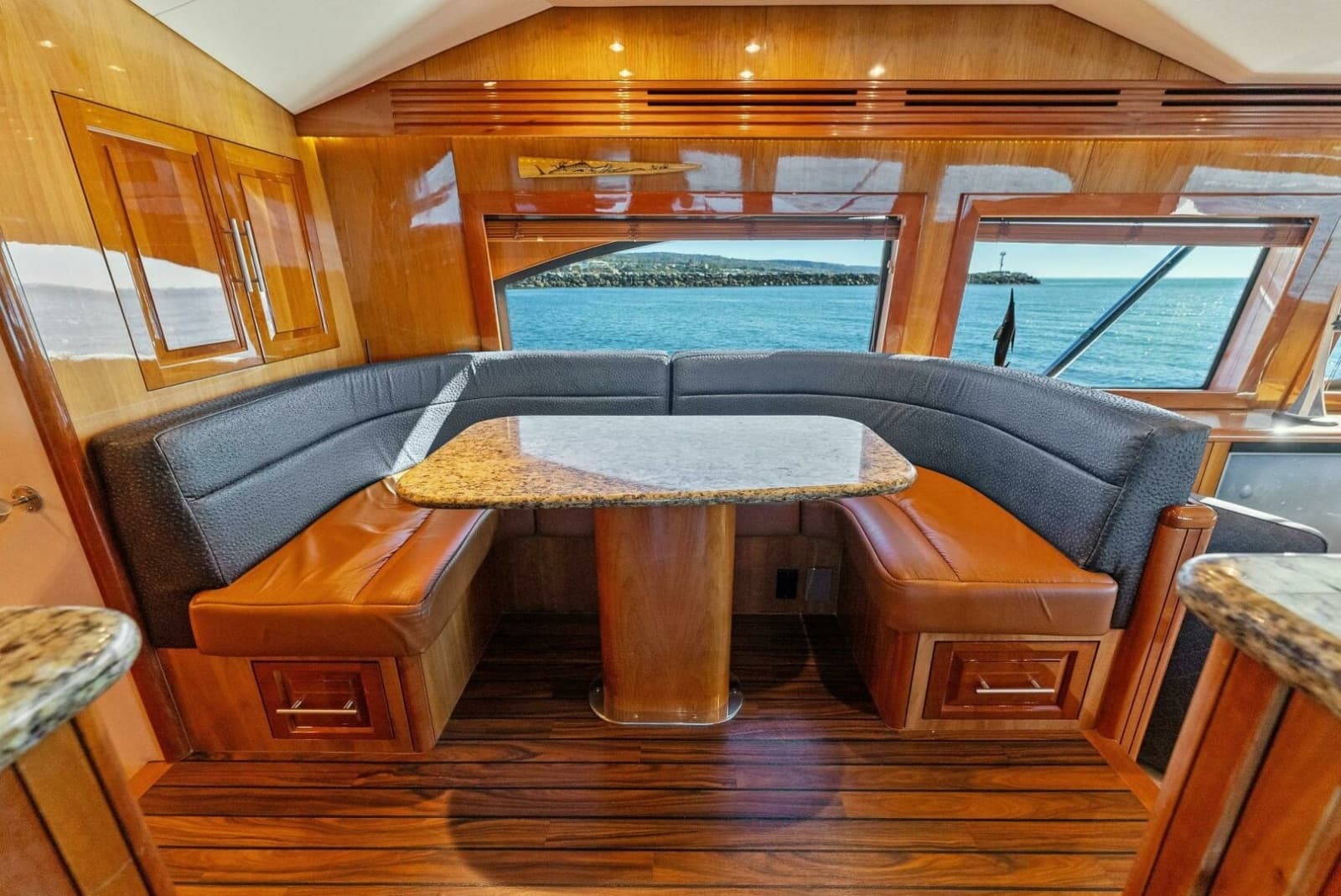 2007 Hatteras 64 Convertible - Photo 14