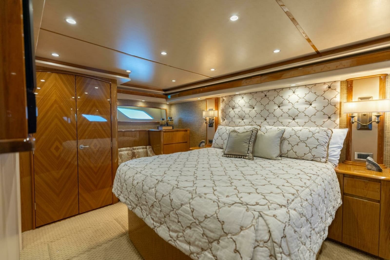 2013 Viking 76 Convertible - Photo 25