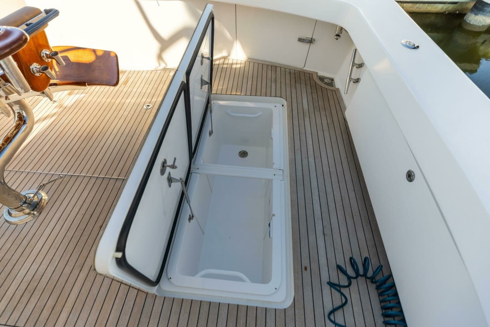 2013 Viking 76 Convertible - Photo 73