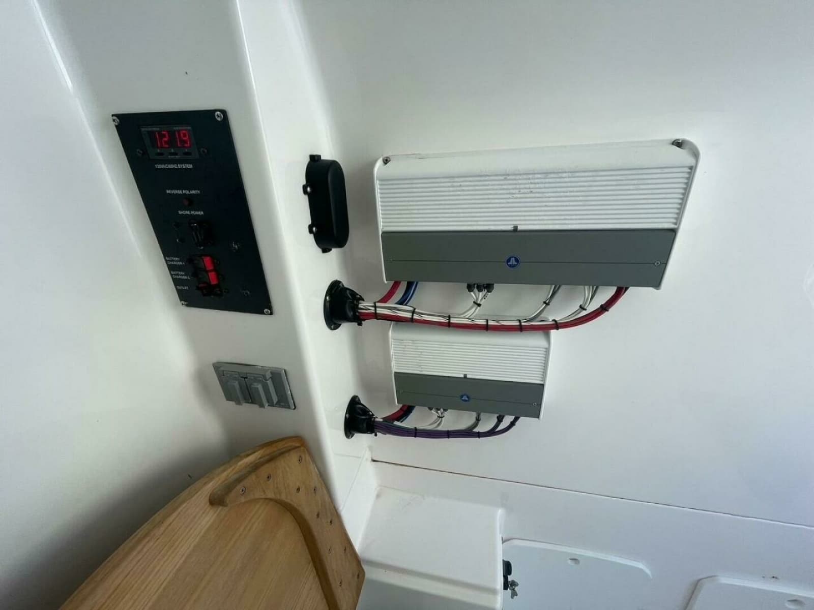 2022 Everglades 335 Center Console - Photo 32