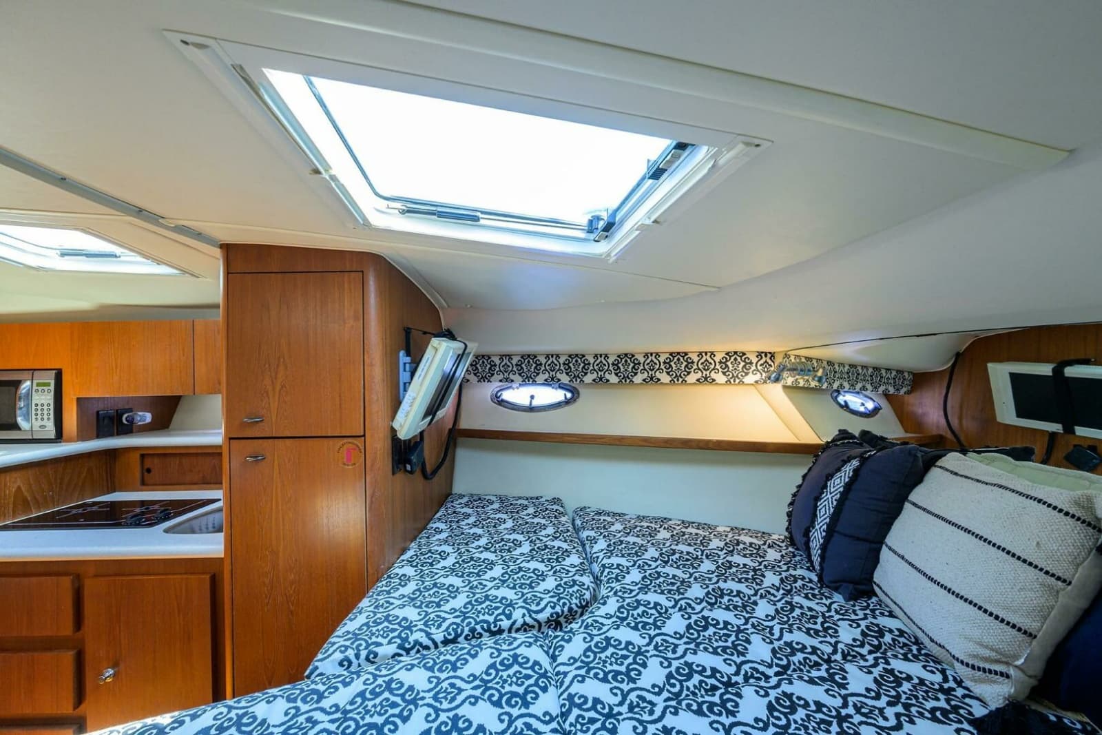 2002 Tiara Yachts 3100 LE - Photo 11