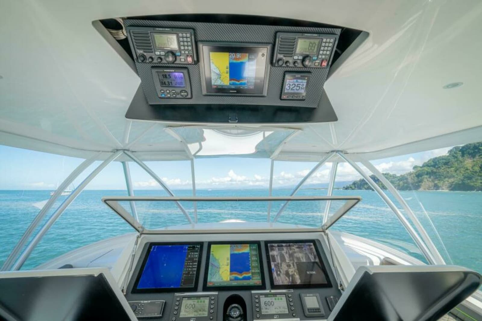 2017 Viking 62 Convertible - Photo 45