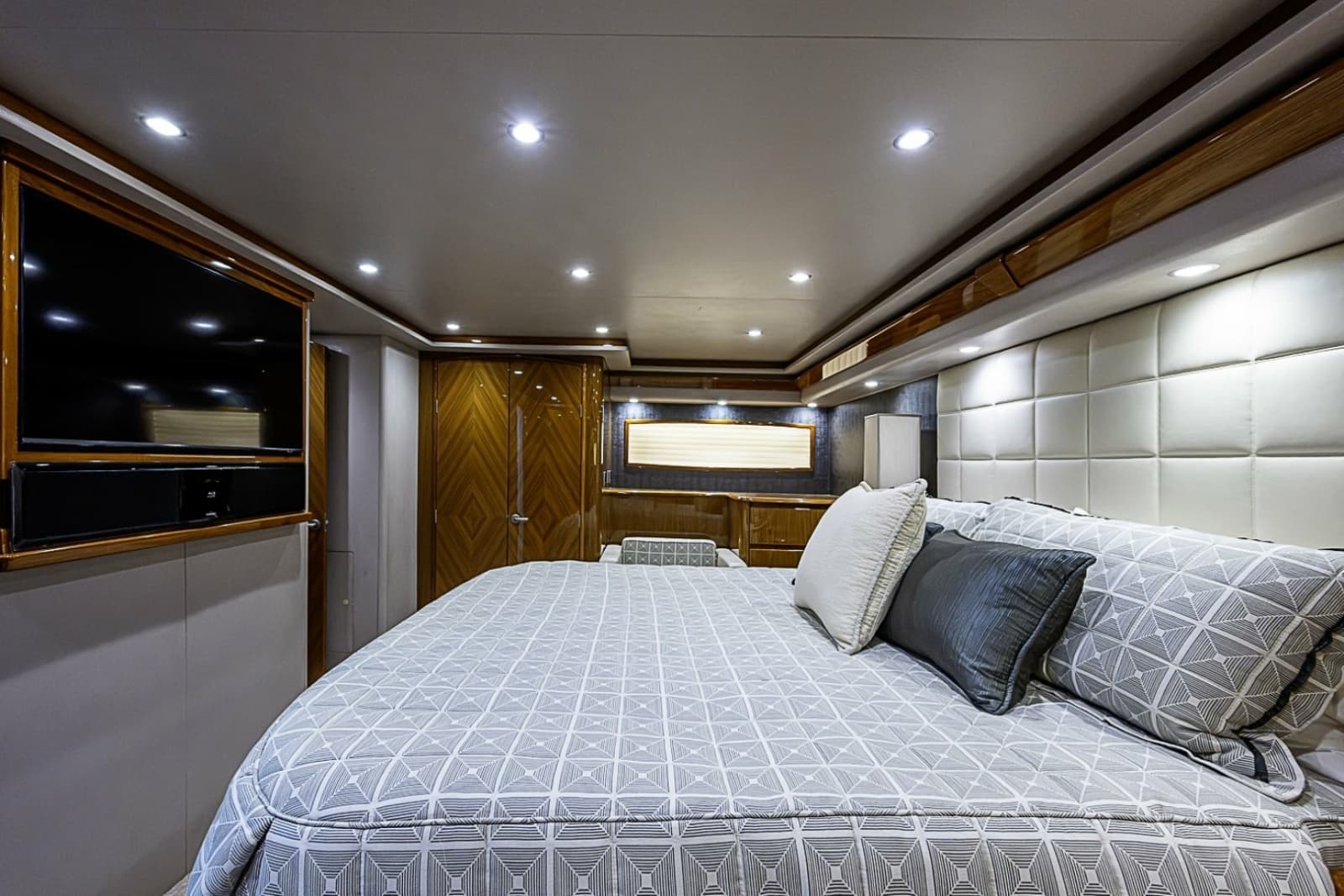 2011 Viking 76 Enclosed Bridge - Photo 82