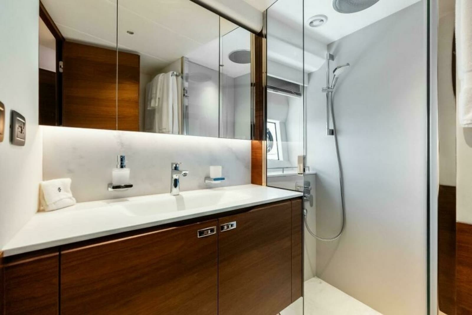 2024 Princess Y72 Motor Yacht - Photo 43