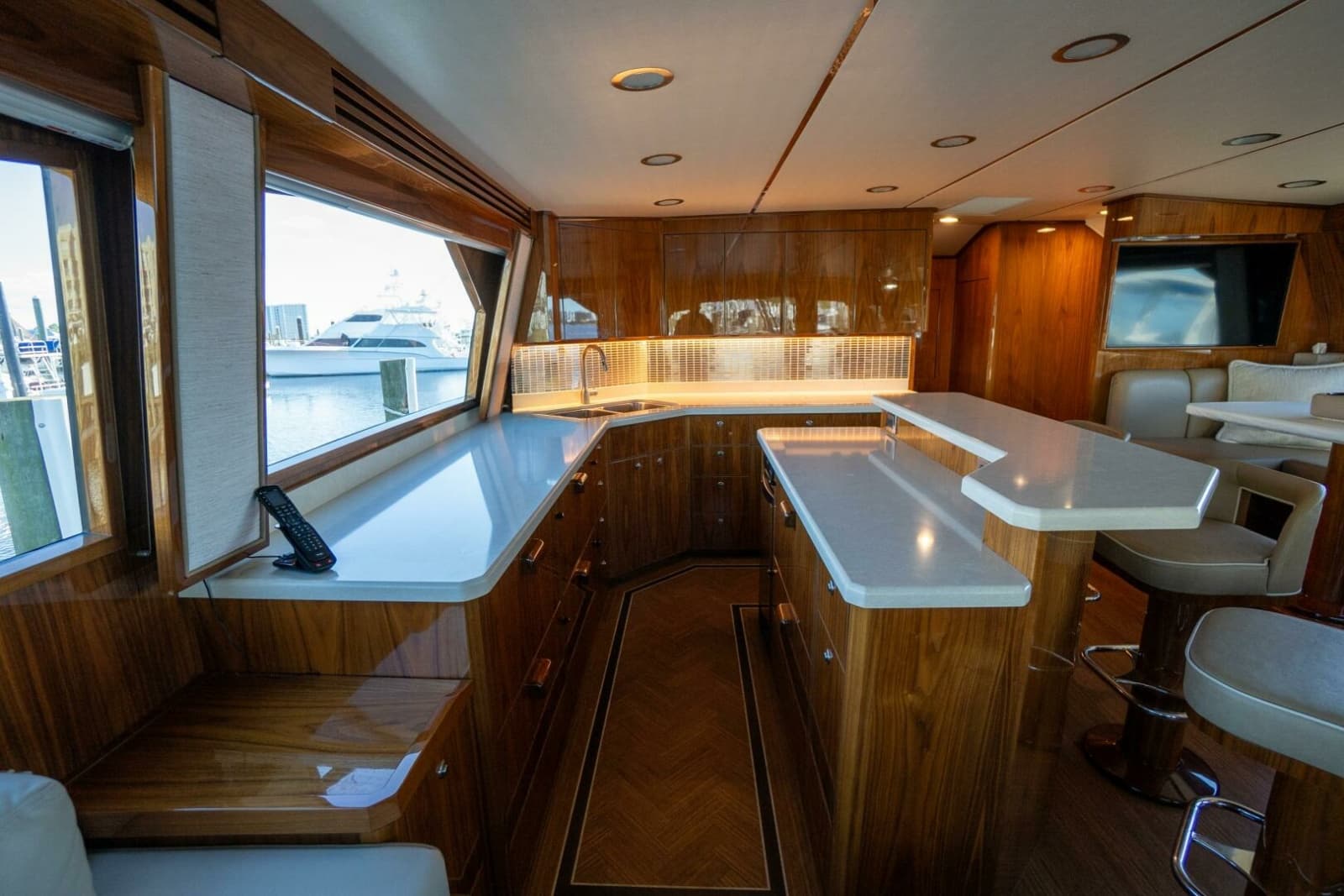 2021 Viking 72 Enclosed Bridge - Photo 7