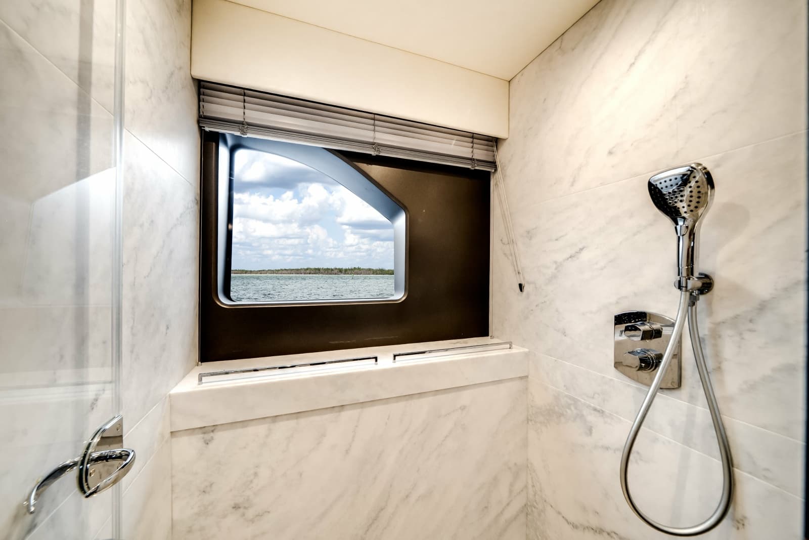 2019 Sunseeker 76 Flybridge - Photo 22
