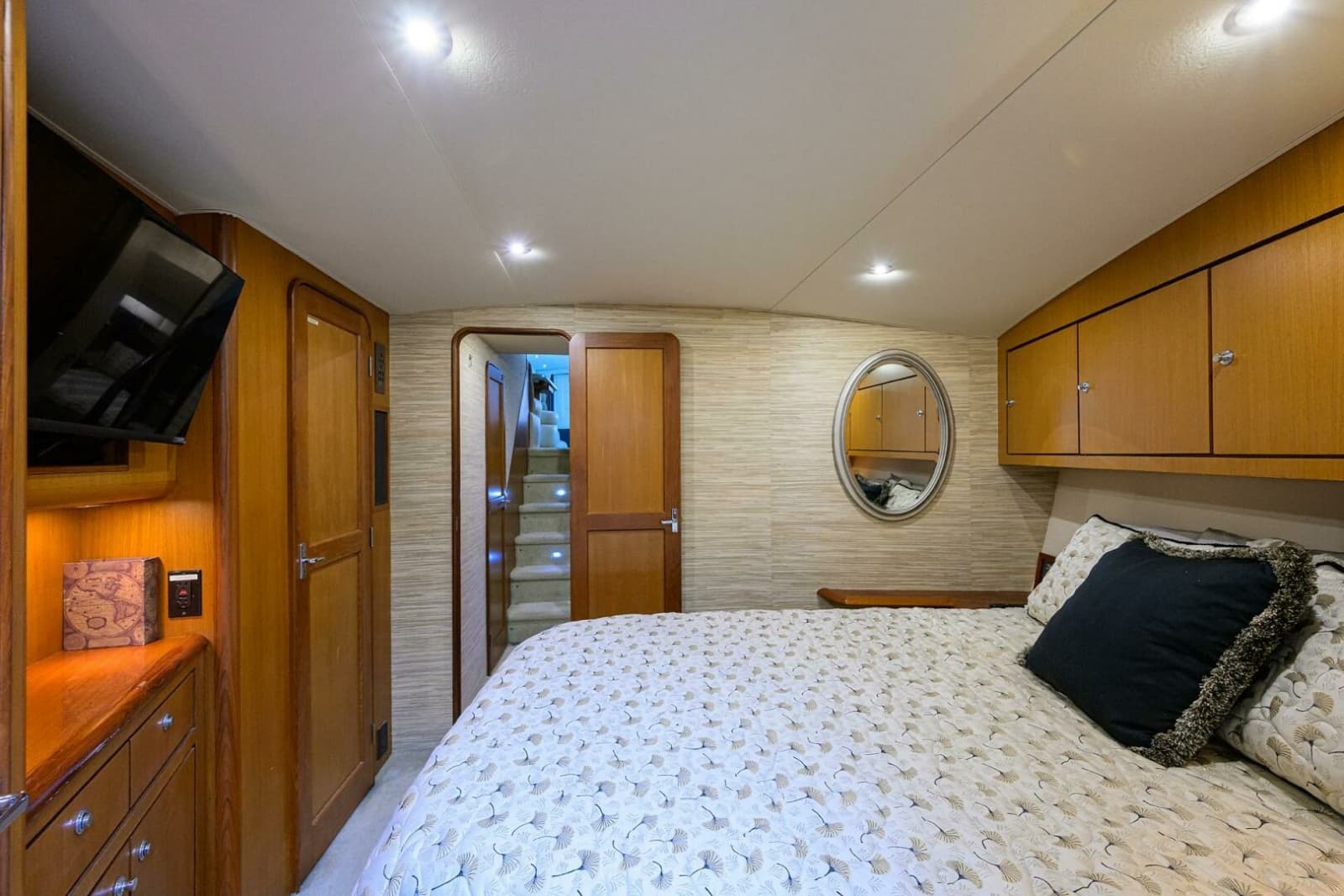 2001 Ocean Yachts 56 Super Sport - Photo 36