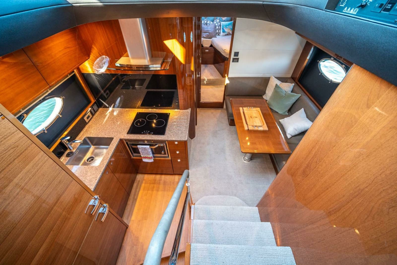 2016 Princess V48 - Photo 19