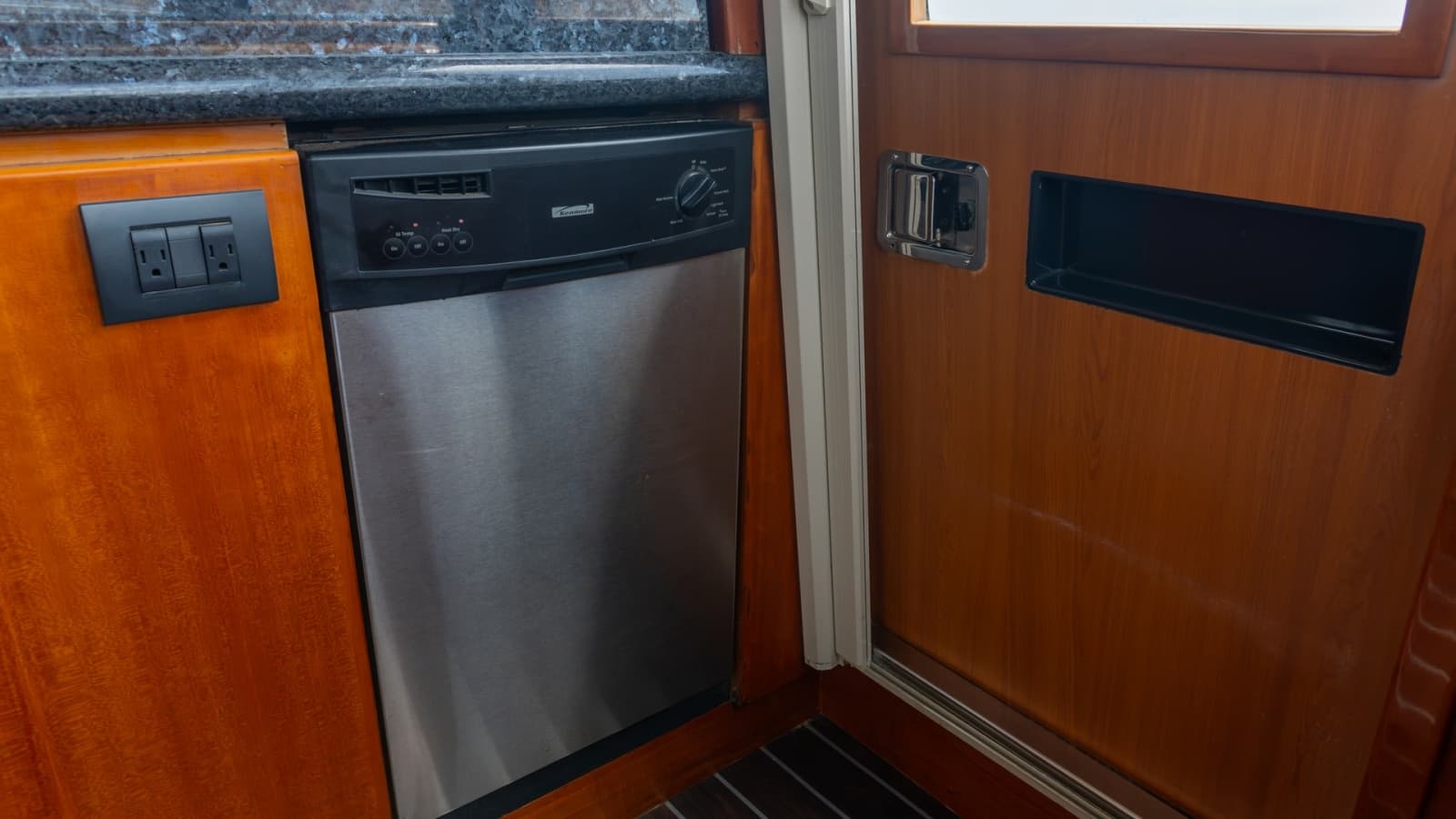 2002 West Bay 70 Yachtfisher - Photo 17
